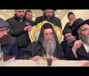 כבוד האדמו״ר בניחום עם המשפחות ההרוגים במרוקו / נשמות שעלו קורבן להקב״ה